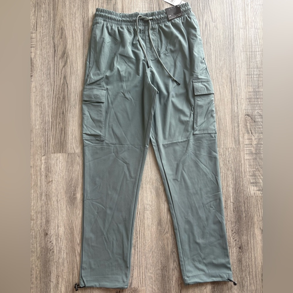 Express moisture wicking active cargo pants size small NWT
